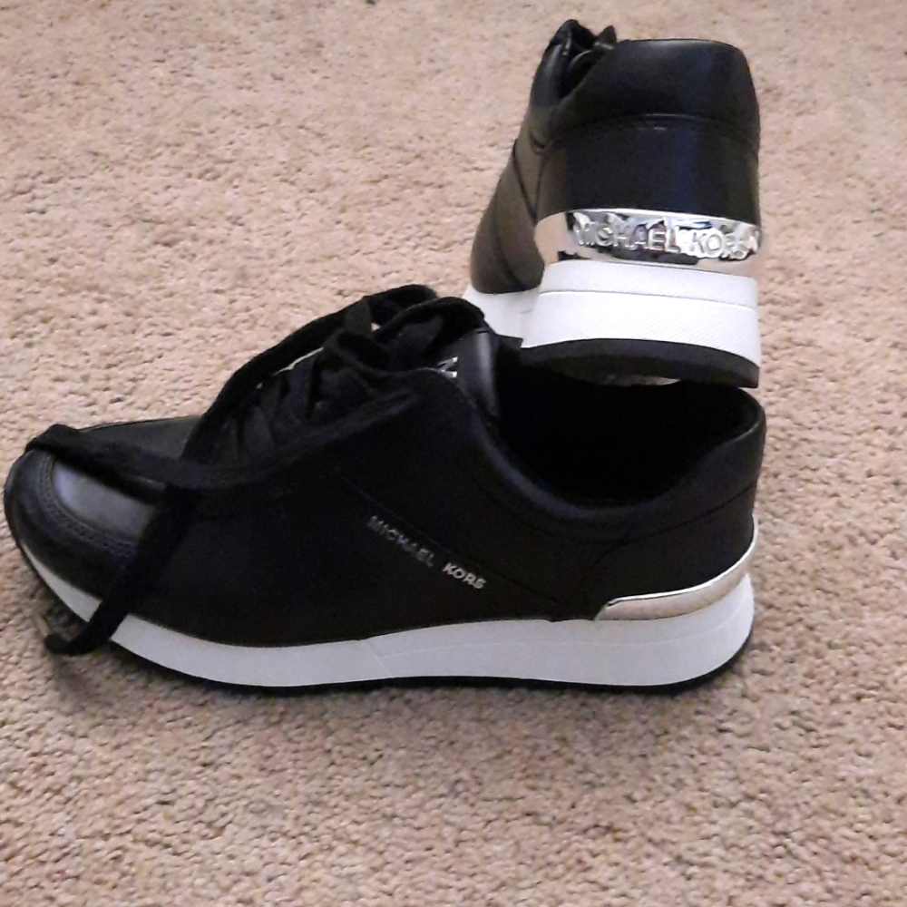 Woman's Michael kors sneakers